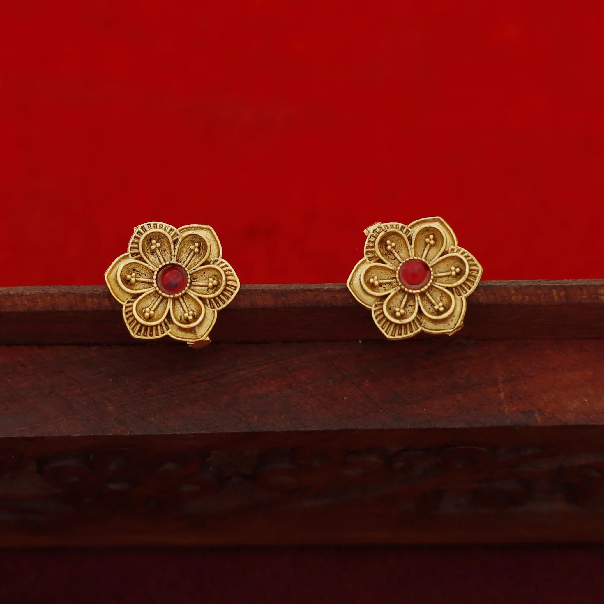Prathima 5 Flower Golden Ball Choker With Earring - Image 7