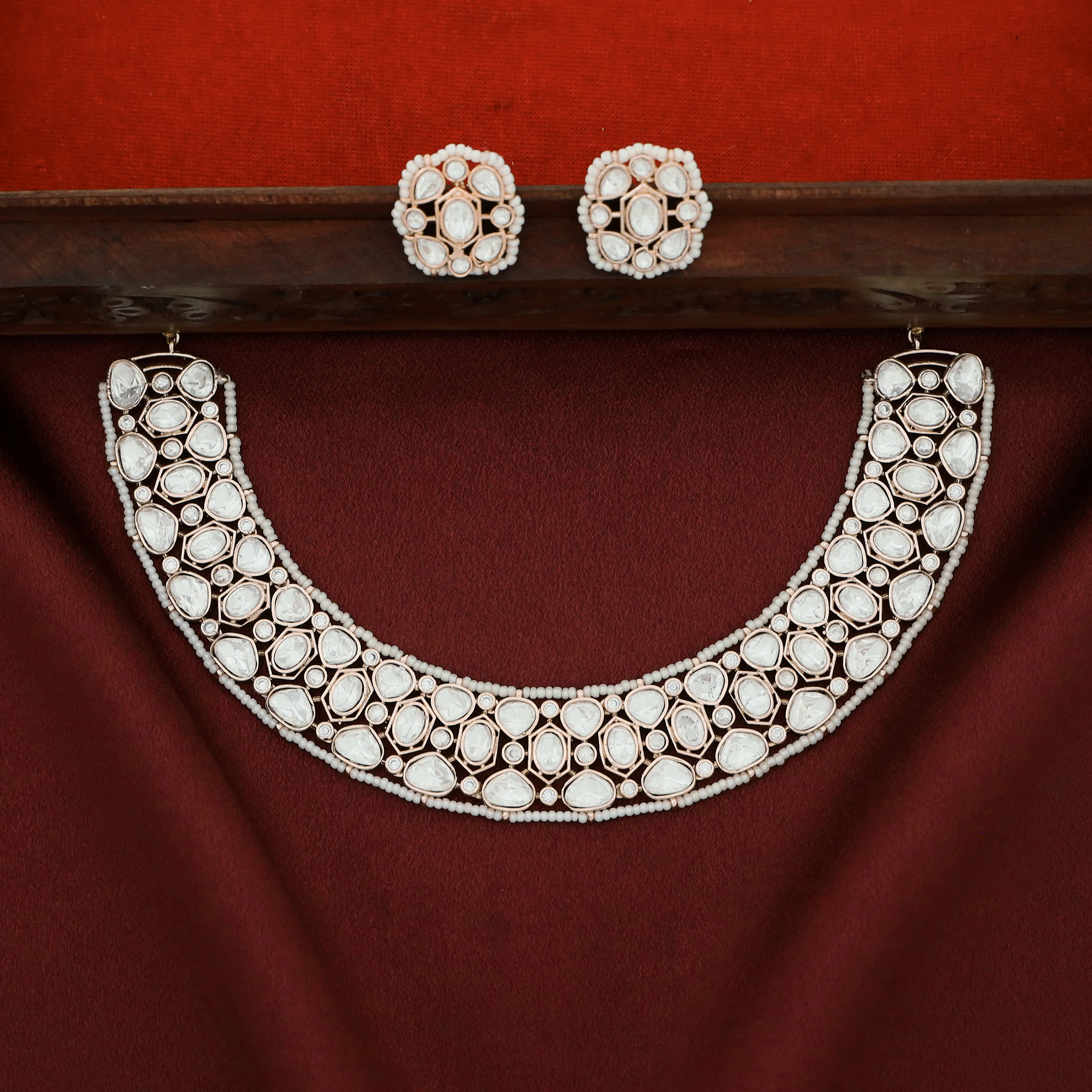Premium Abheri Kundan Beaded Short Neckpiece With Earring - Image 4