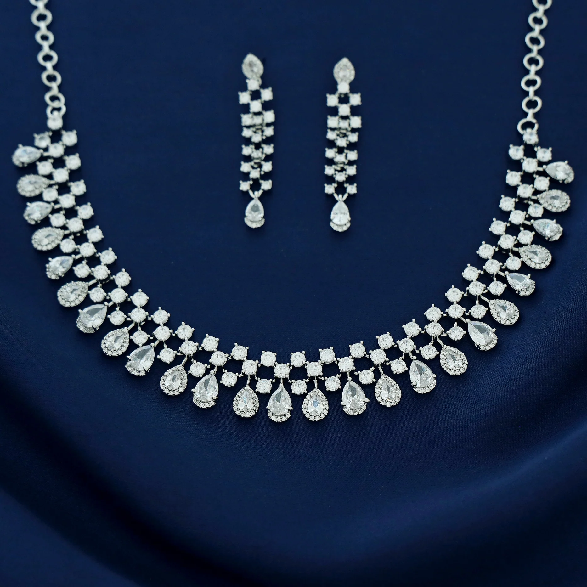Elsie AD Stone Drop Short Neckpiece With Earring - Image 6