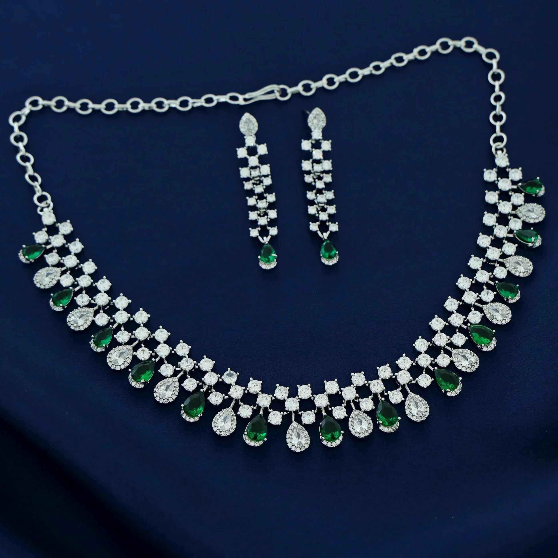Elsie AD Stone Drop Short Neckpiece With Earring - Image 8