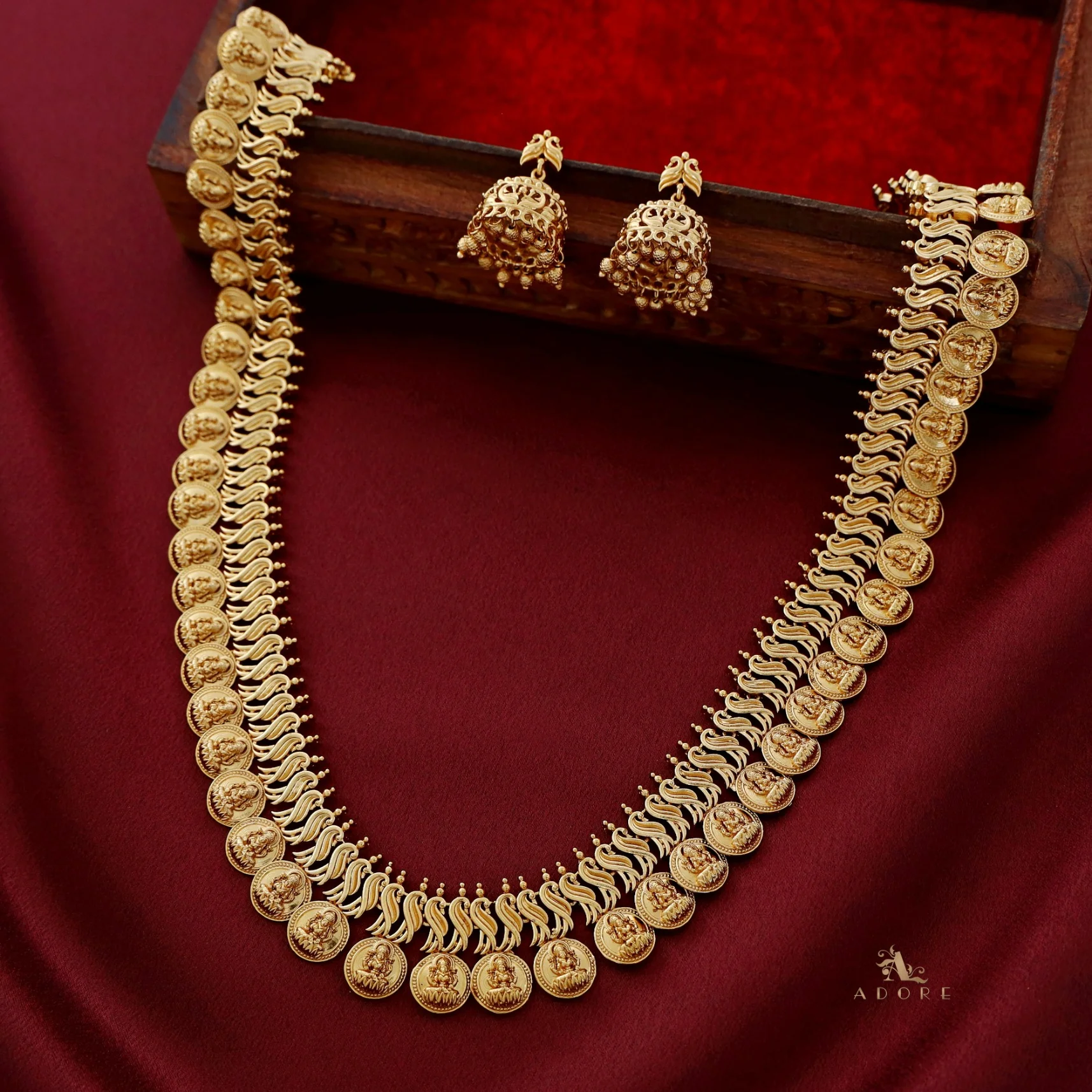 Premium Agni Devi Coin Neckpiece With Earring - Image 5