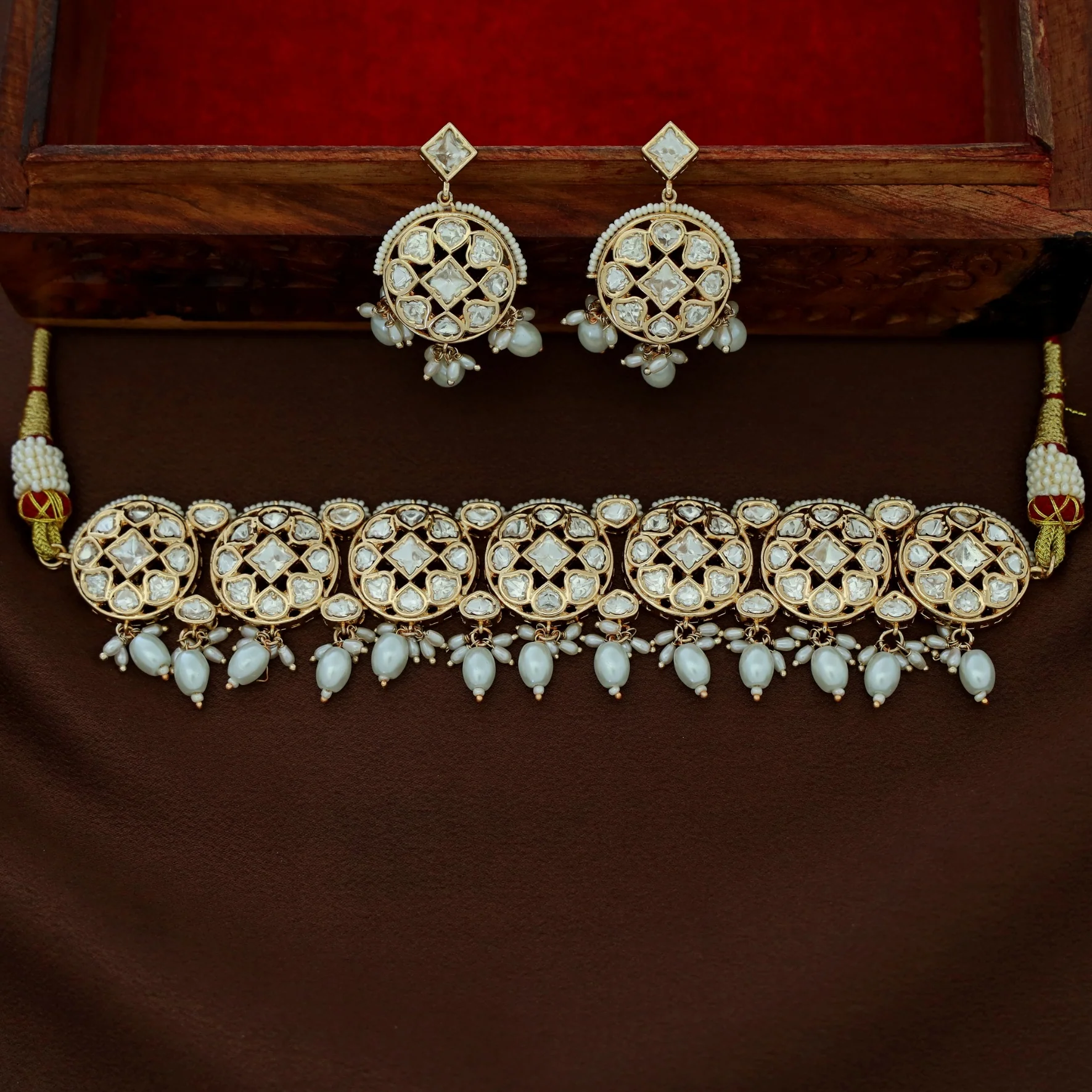 Premium Anagha Kundan Pearl Choker With Earring - Image 3