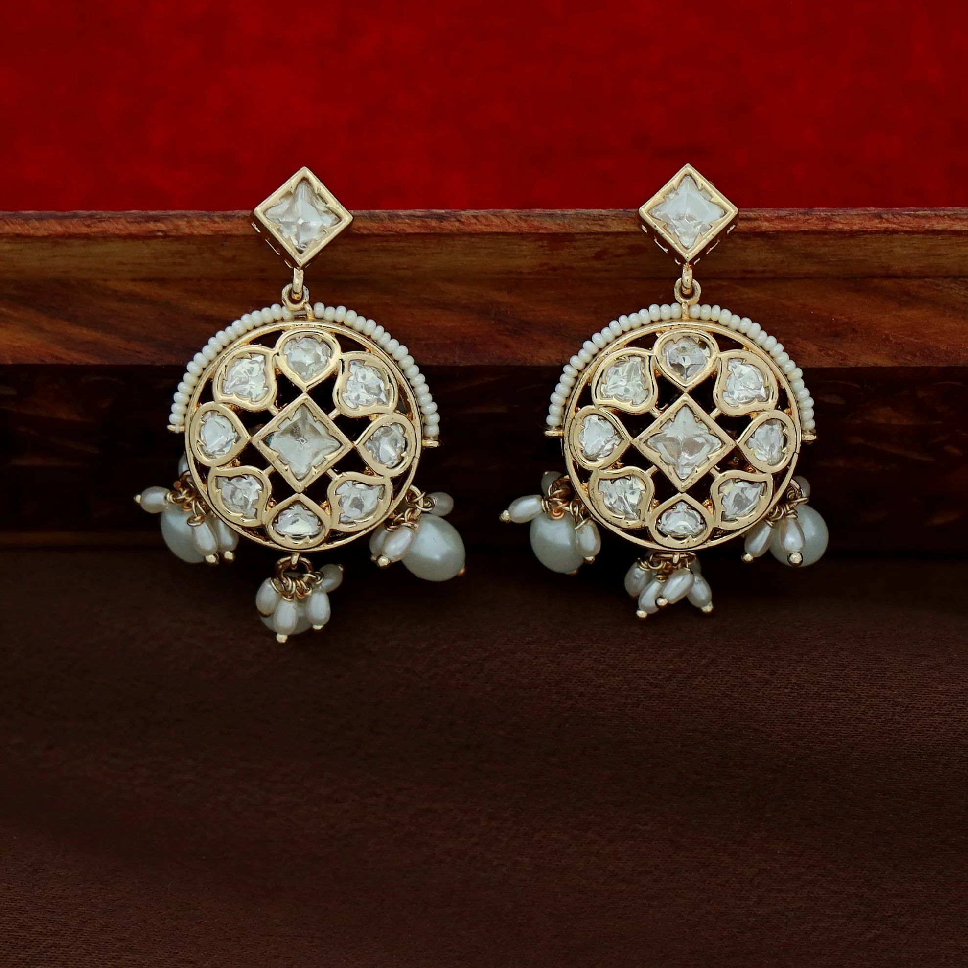 Premium Anagha Kundan Pearl Choker With Earring - Image 5