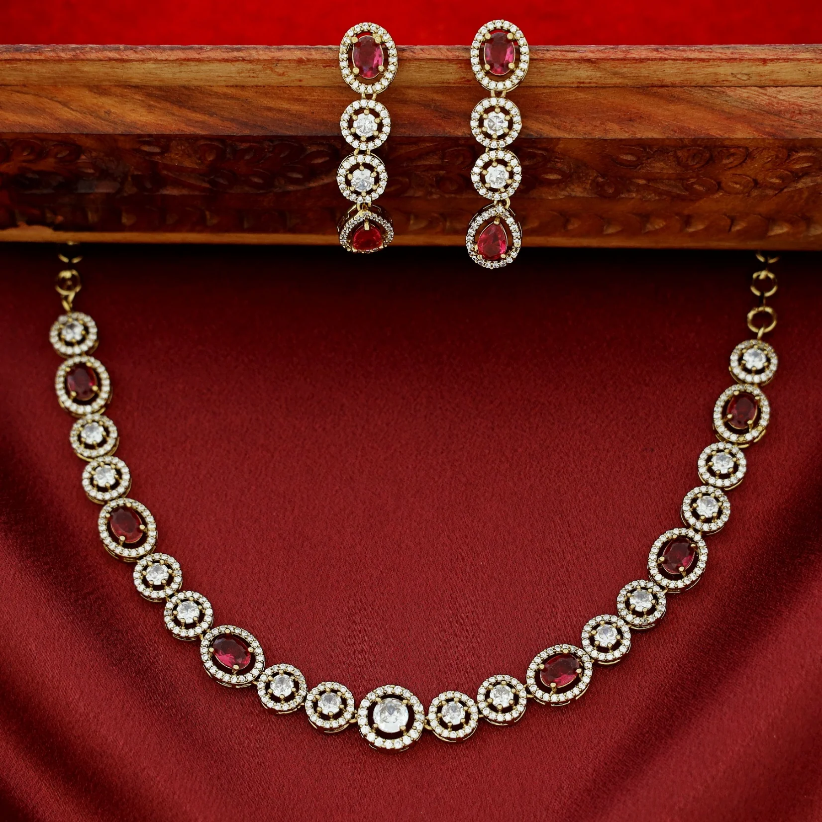 Anuga Glossy Short Neckpiece With Earring - Image 3