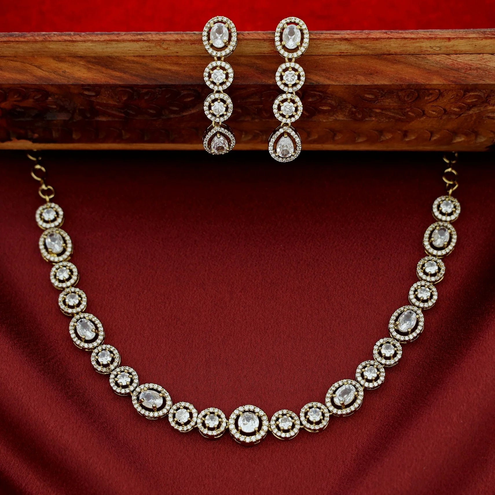 Anuga Glossy Short Neckpiece With Earring - Image 6