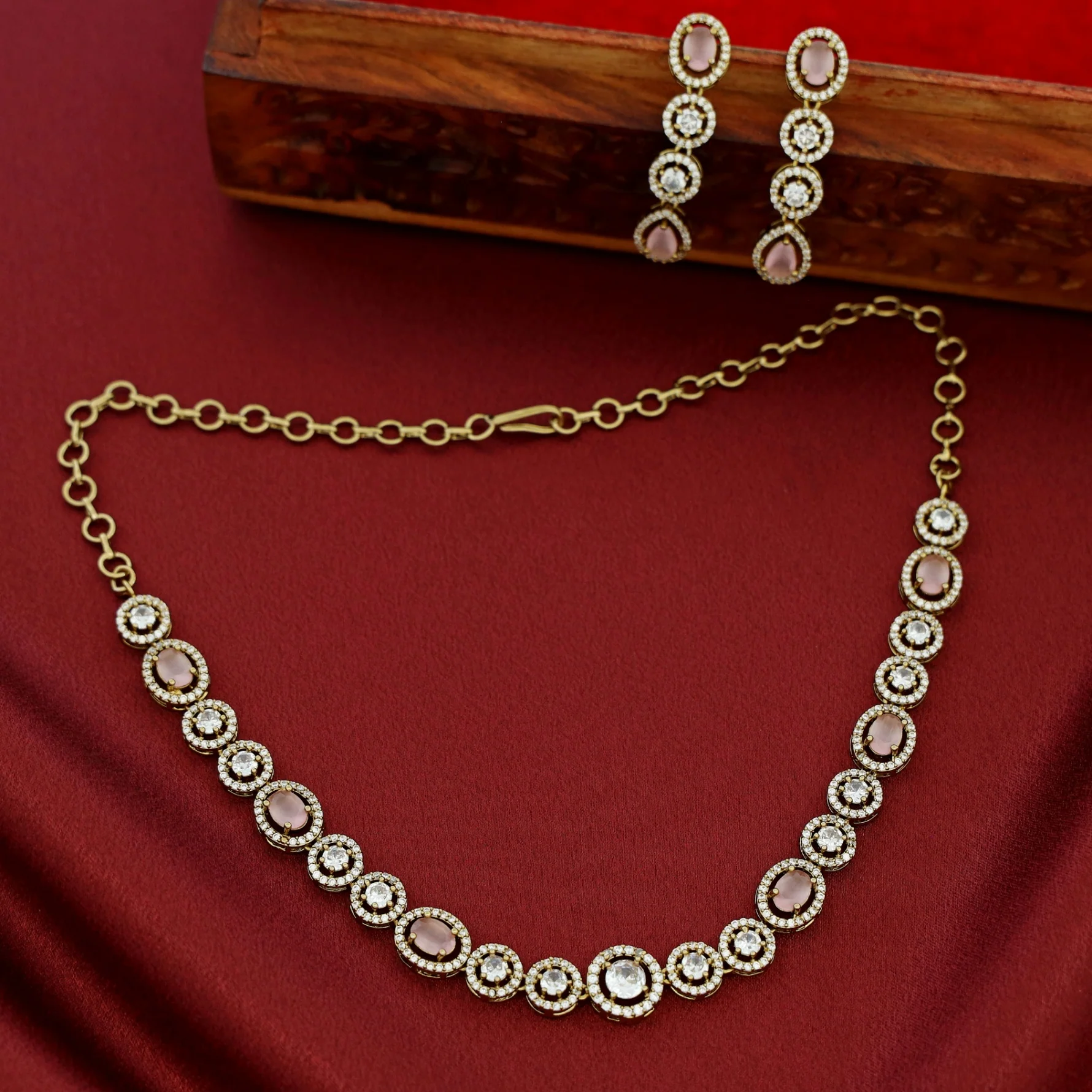 Anuga Glossy Short Neckpiece With Earring - Image 9