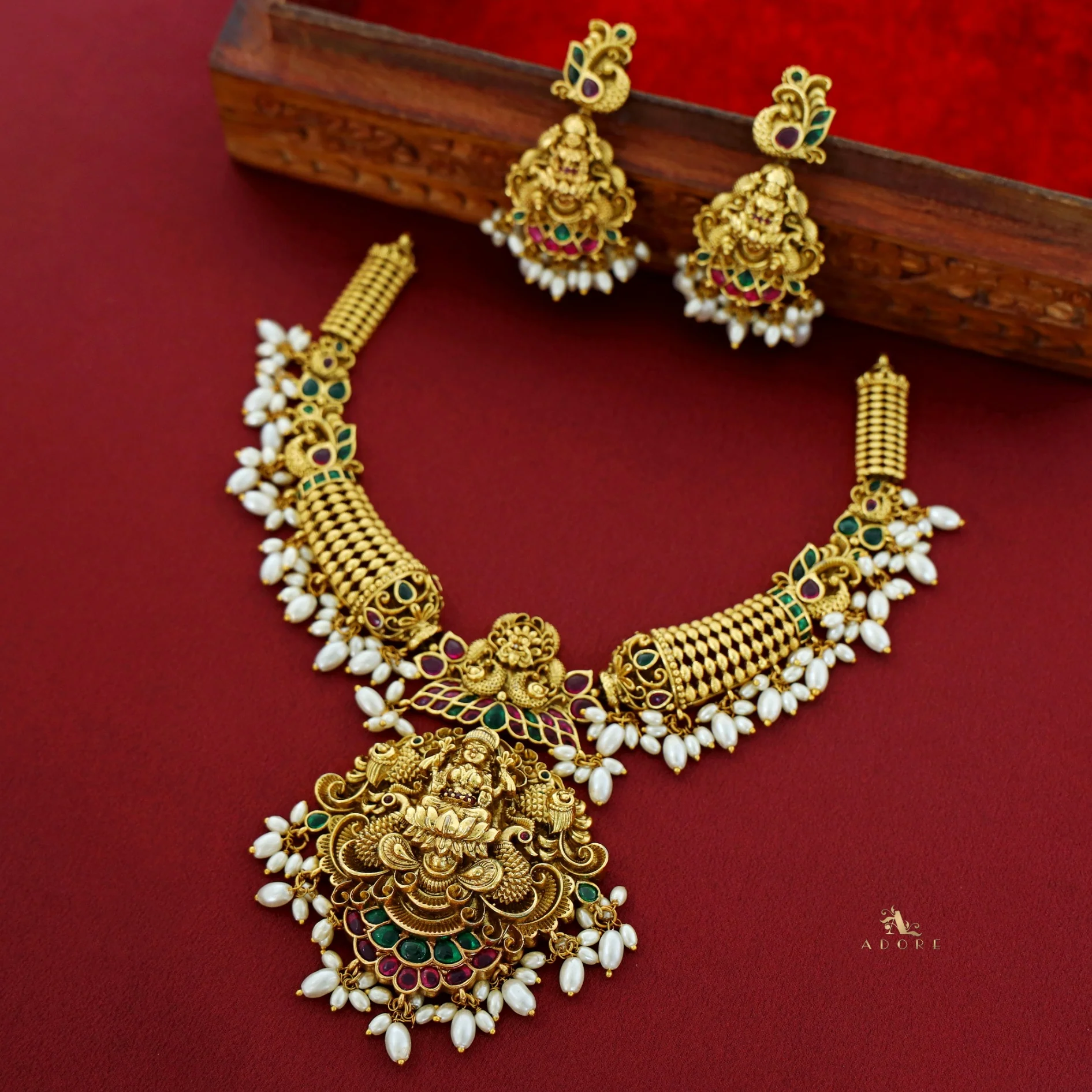 Premium Darani Pearl Short Neckpiece With Earring - Image 5