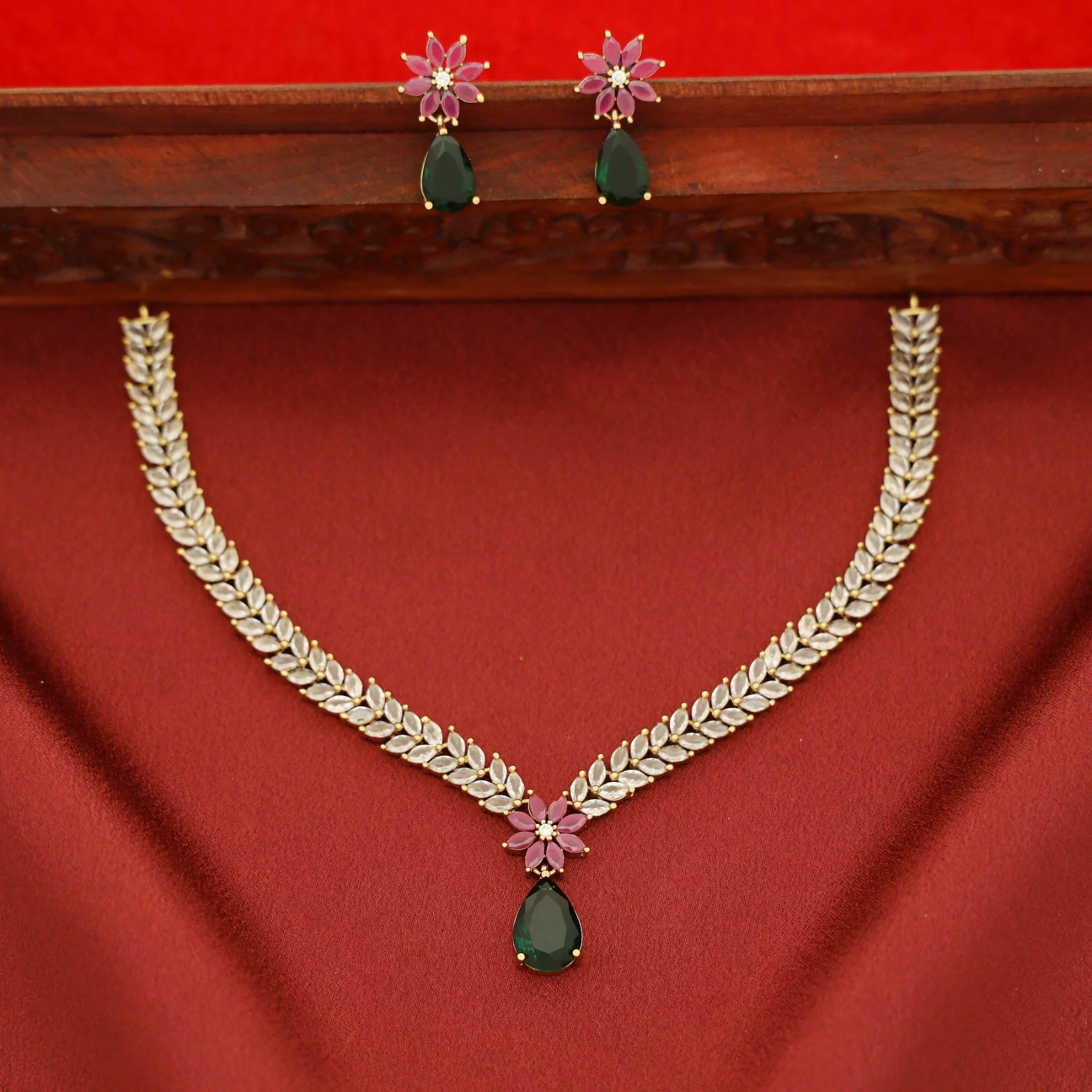 Daya Short AD Neckpiece With Earring - Image 3