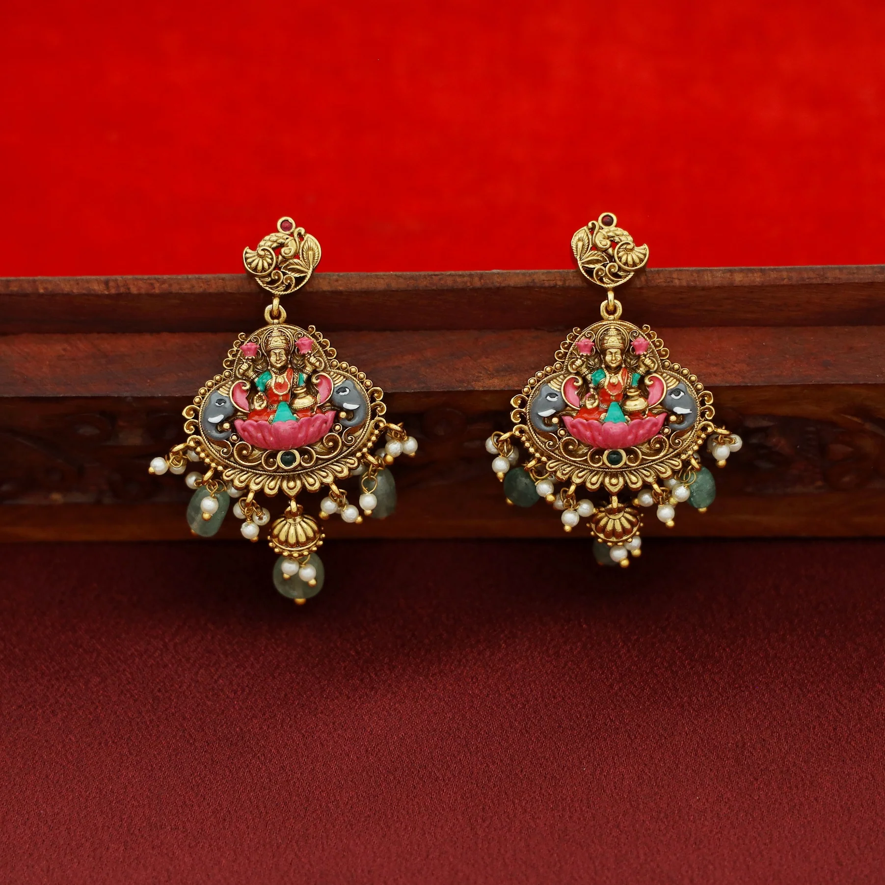 Premium Floral Pearl Beaded Dual Airavat Devi Pendant Short Neckpiece With Earring - Image 4