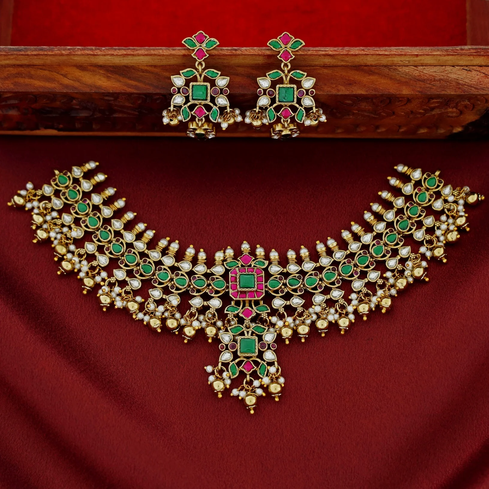 Premium Gaurika Jadau Kundan Short Neckpiece/Choker With Earring - Image 5