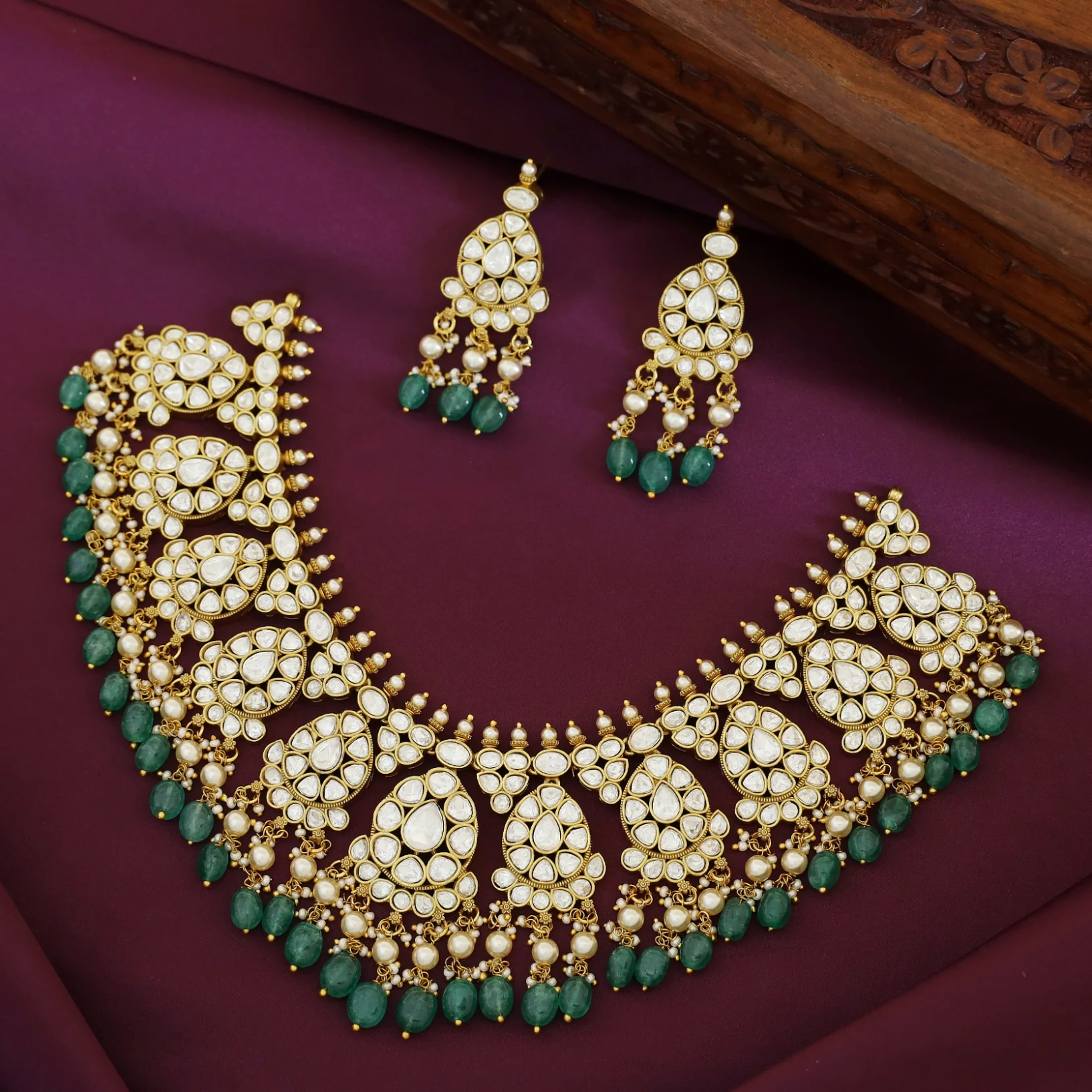 Premium Kundan Pearl Beaded Bridal Short Neckpiece With Earring - Image 3