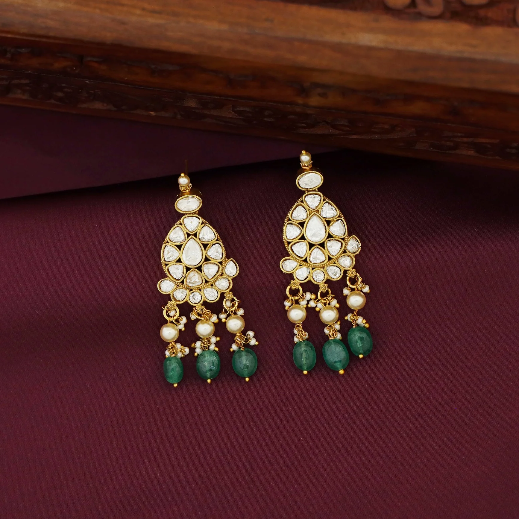Premium Kundan Pearl Beaded Bridal Short Neckpiece With Earring - Image 4