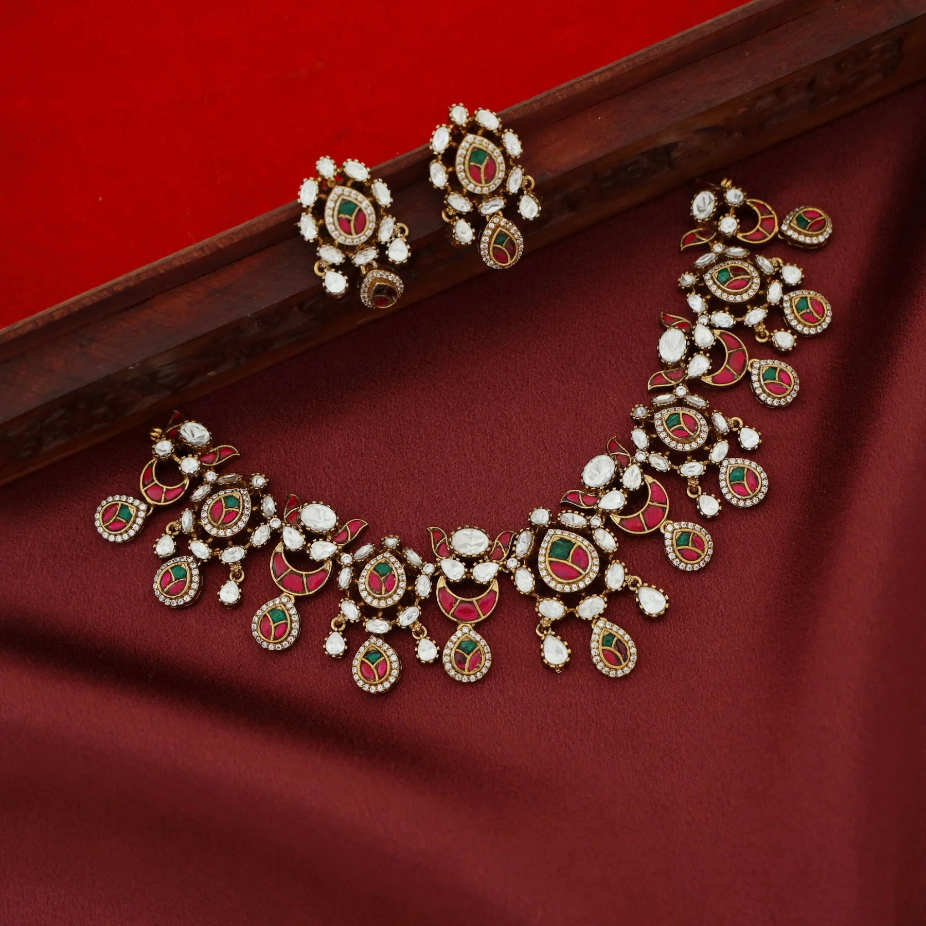 Premium Jadau Kundan Half Moon Drop Short Neckpiece With Earring - Image 4