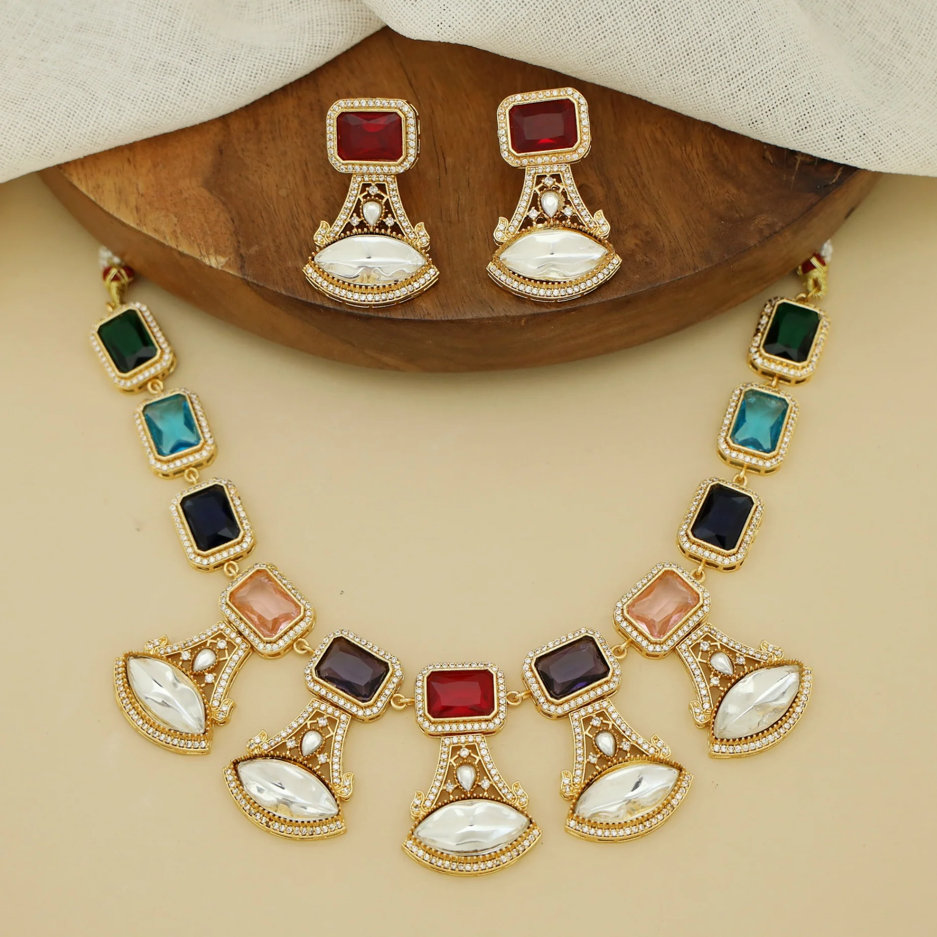 Premium Kundan Eye Shape Rectangle Glossy Short Neckpiece With Earring - Image 5
