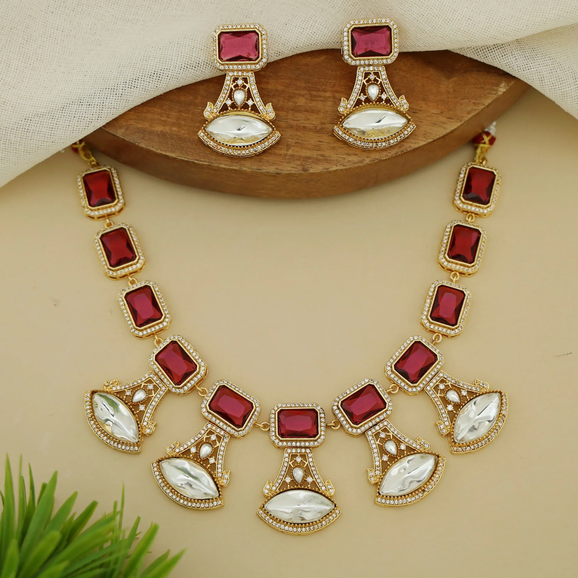 Premium Kundan Eye Shape Rectangle Glossy Short Neckpiece With Earring - Image 7