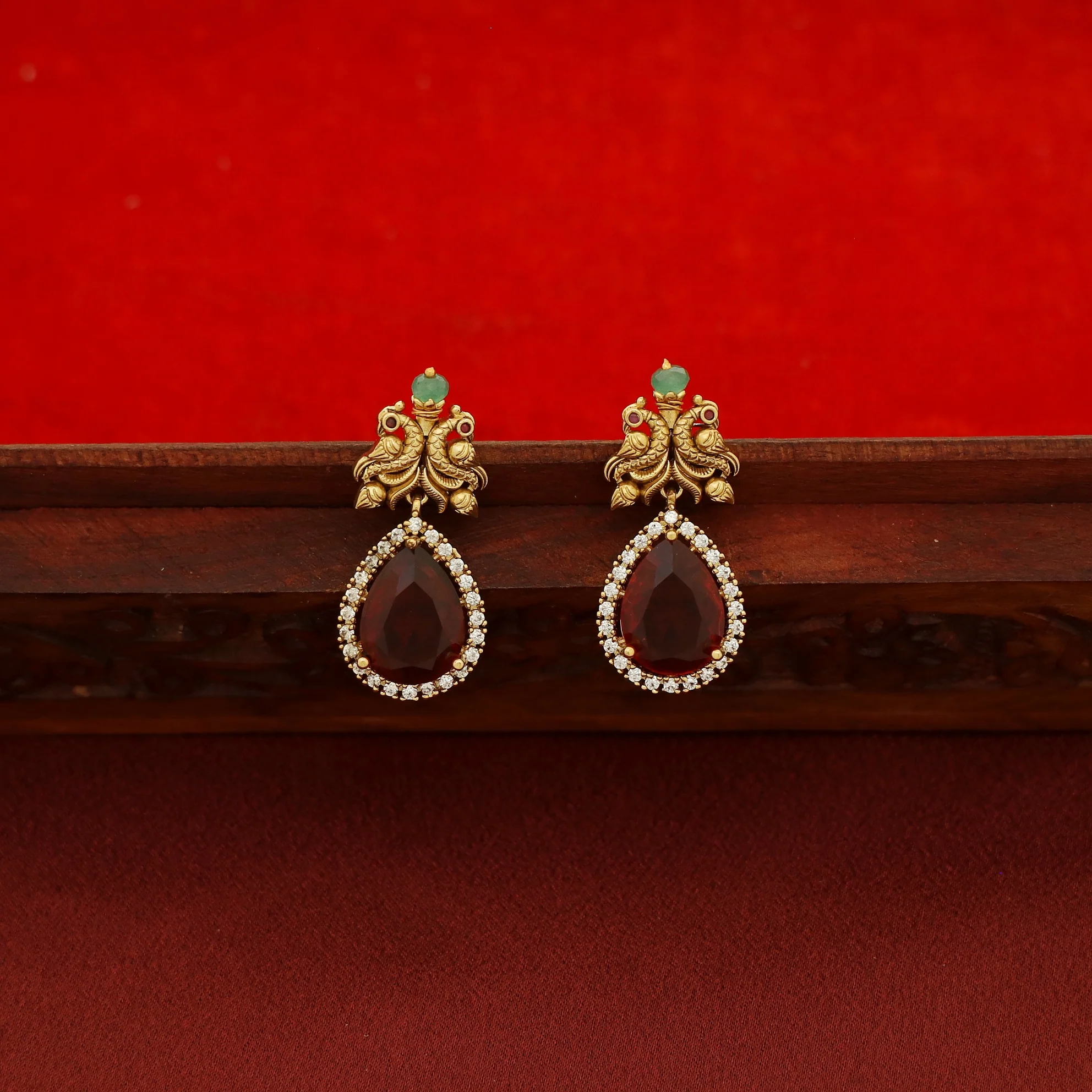 Premium Mayura Short Neckpiece with Earring - Image 3