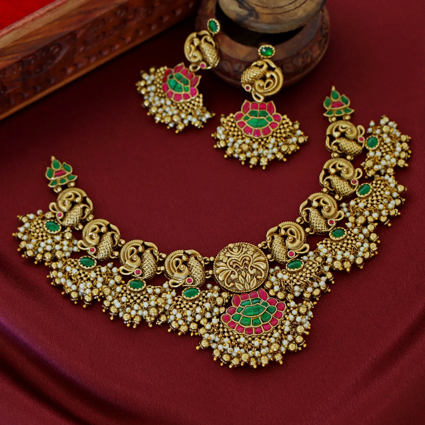 Premium Nanthana Jadau Kundan Pearl Neckpiece With Earring - Image 3
