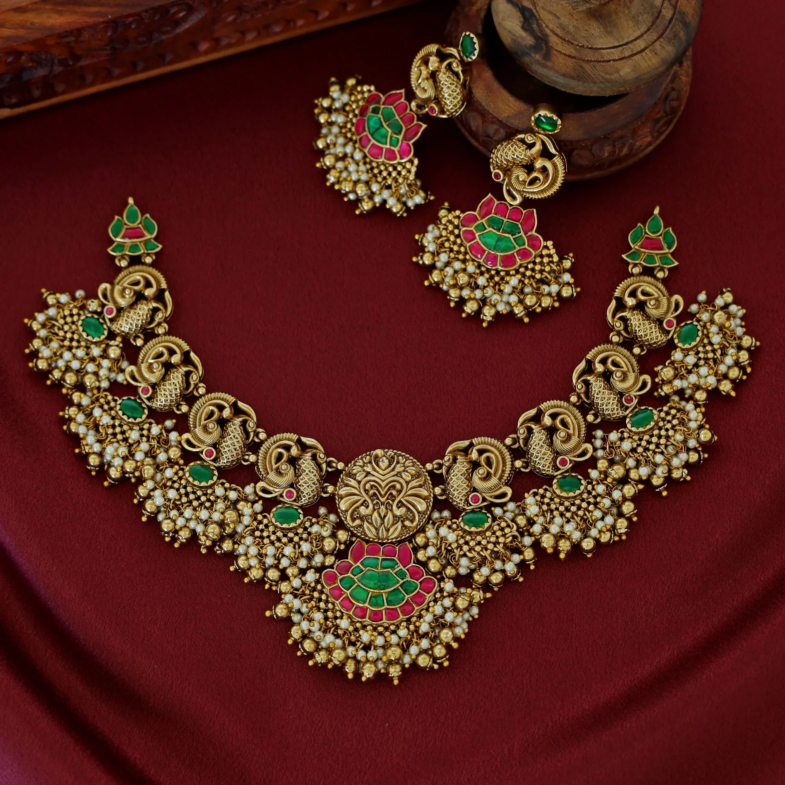 Premium Nanthana Jadau Kundan Pearl Neckpiece With Earring - Image 4