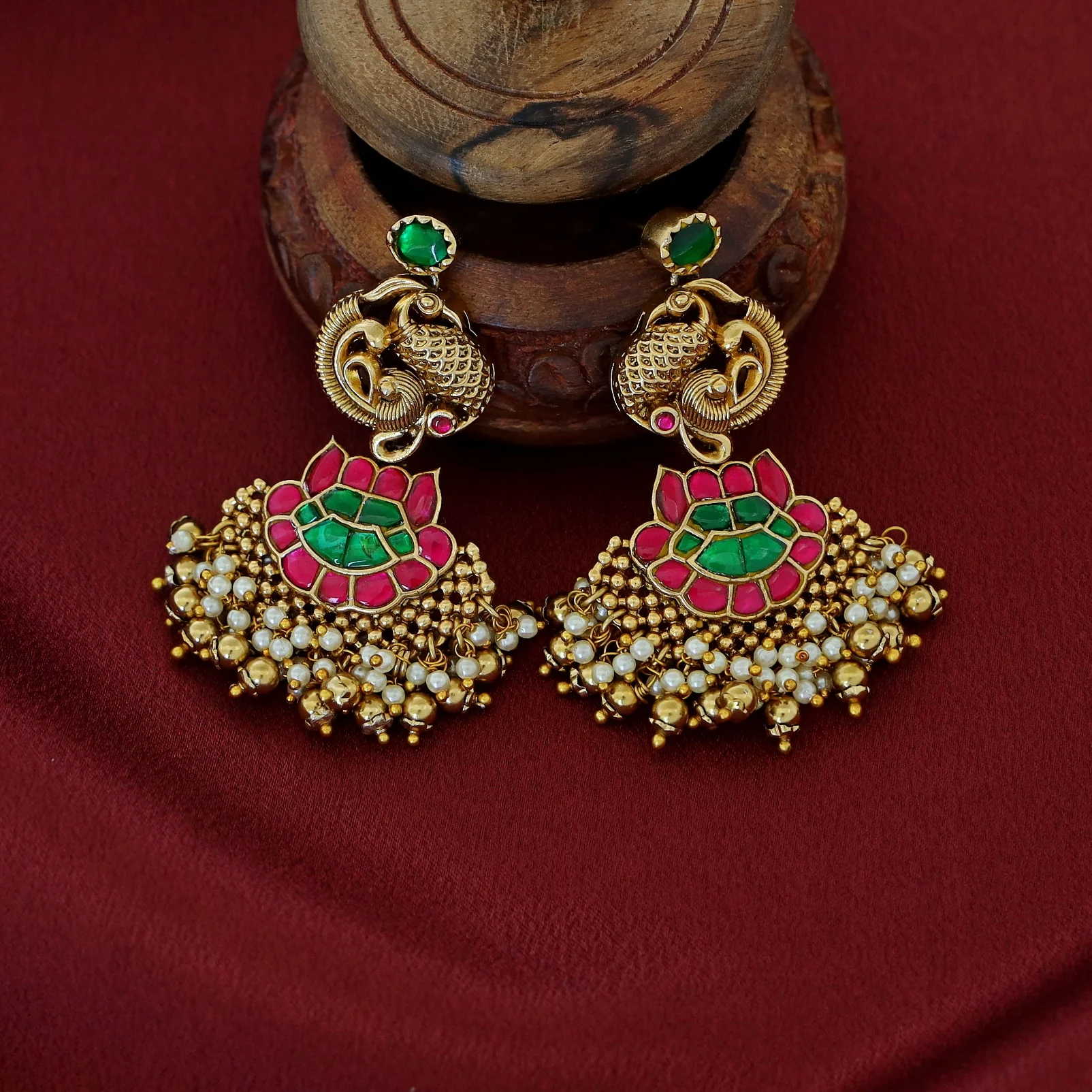 Premium Nanthana Jadau Kundan Pearl Neckpiece With Earring - Image 5