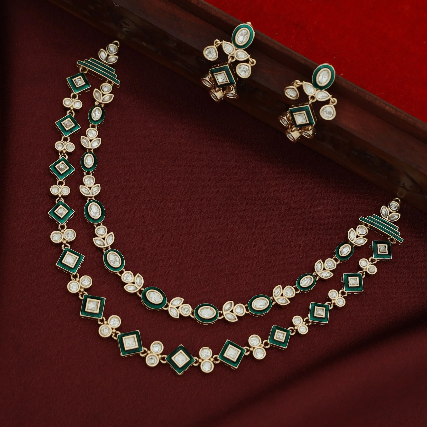 Premium Pragna Kundan 2 Layer Oval & Diamond Neckpiece With Earring - Image 5