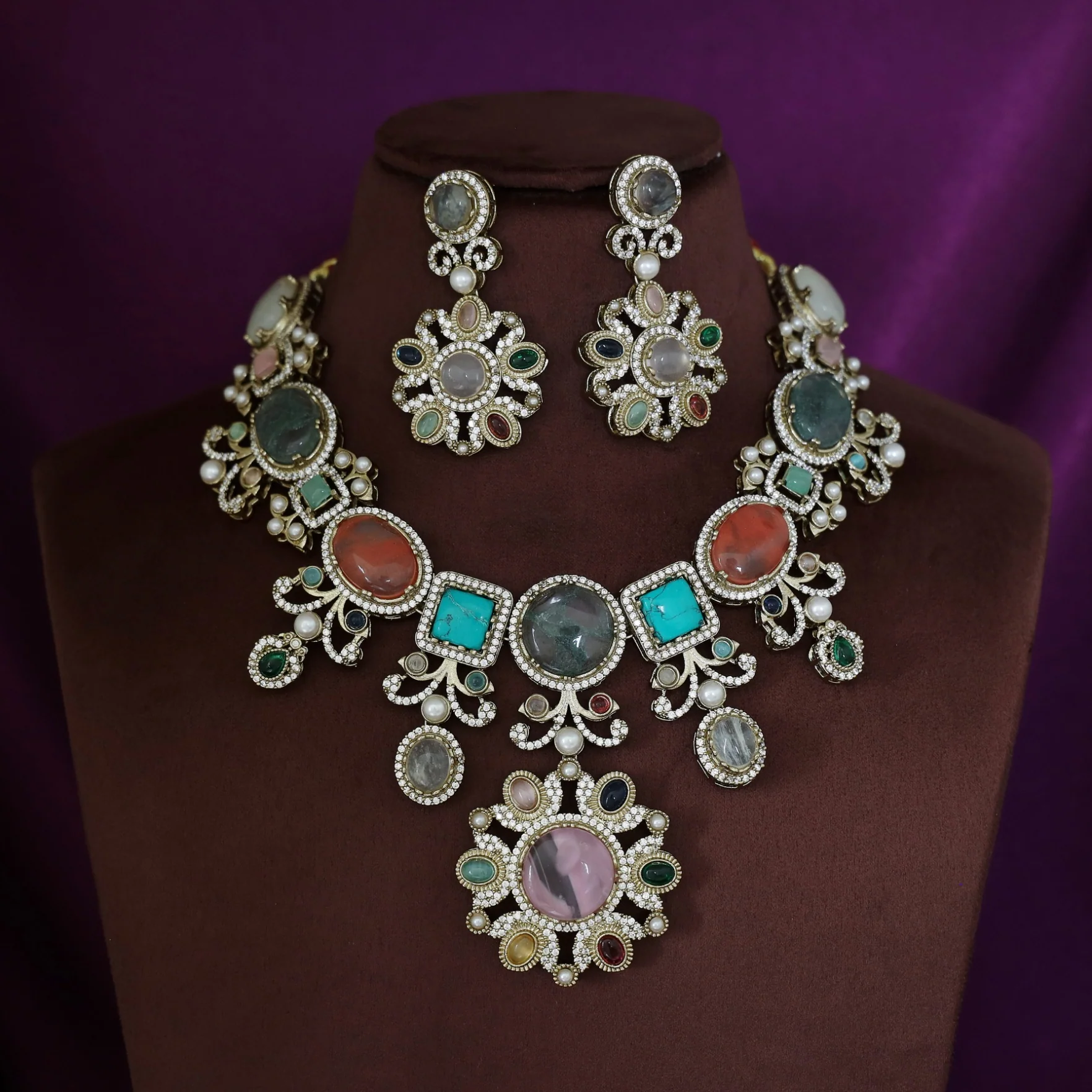 Premium Pranshi Gem Stone Pearl Short Neckpiece With Earring (Sabyasachi Inspired) - Image 2