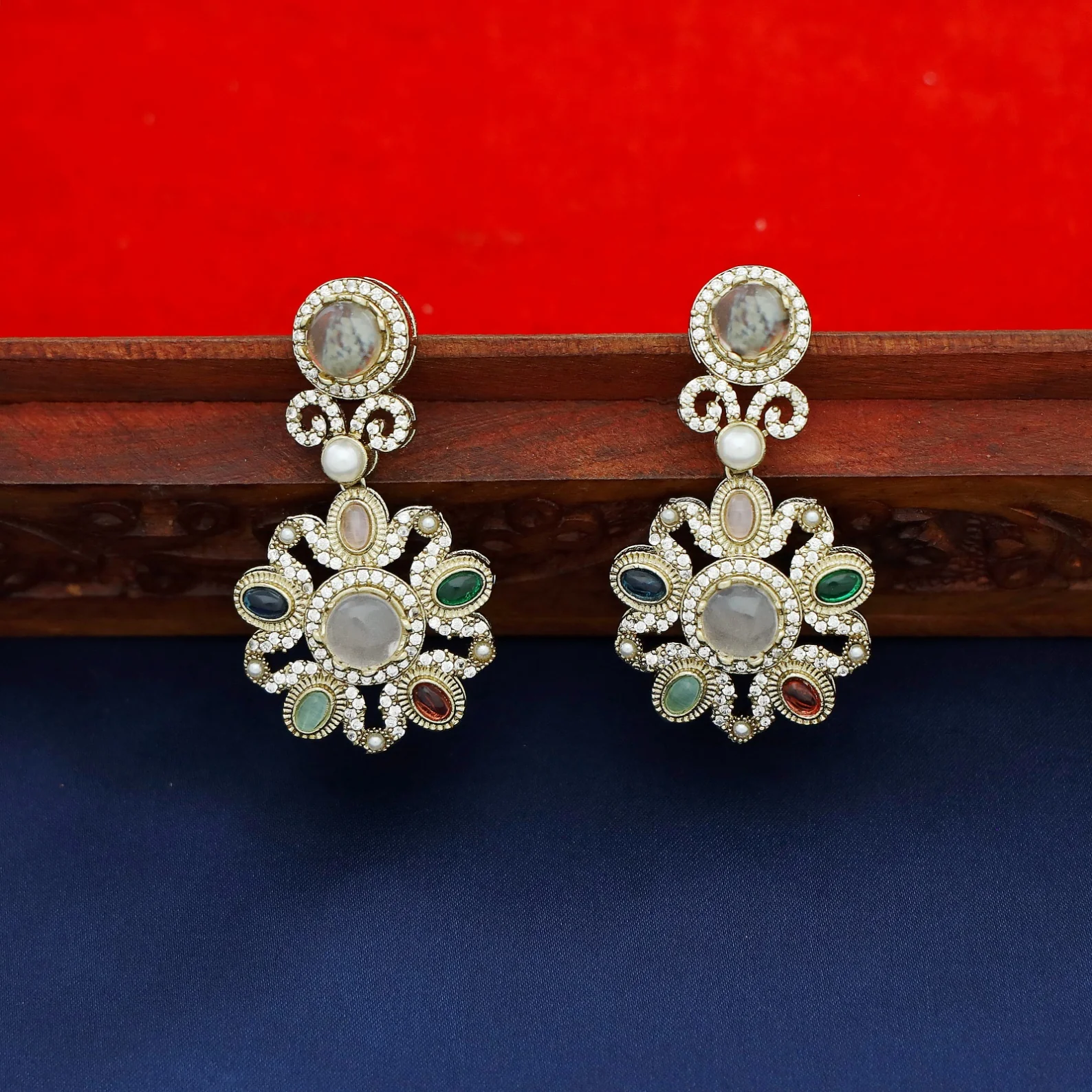 Premium Pranshi Gem Stone Pearl Short Neckpiece With Earring (Sabyasachi Inspired) - Image 4