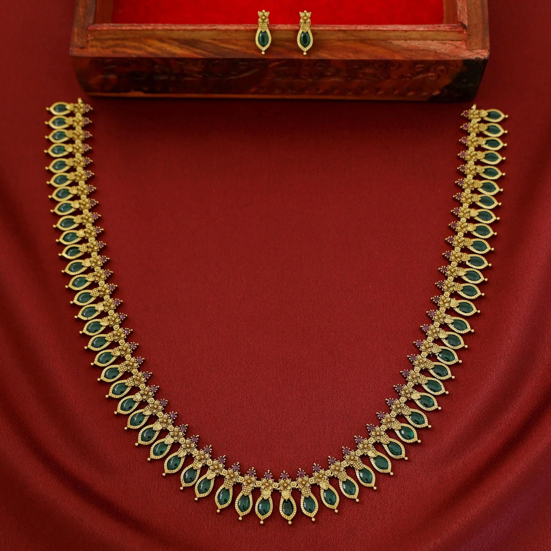 Premium Nagapadam Palakka Long Neckpiece With Earring - Image 3