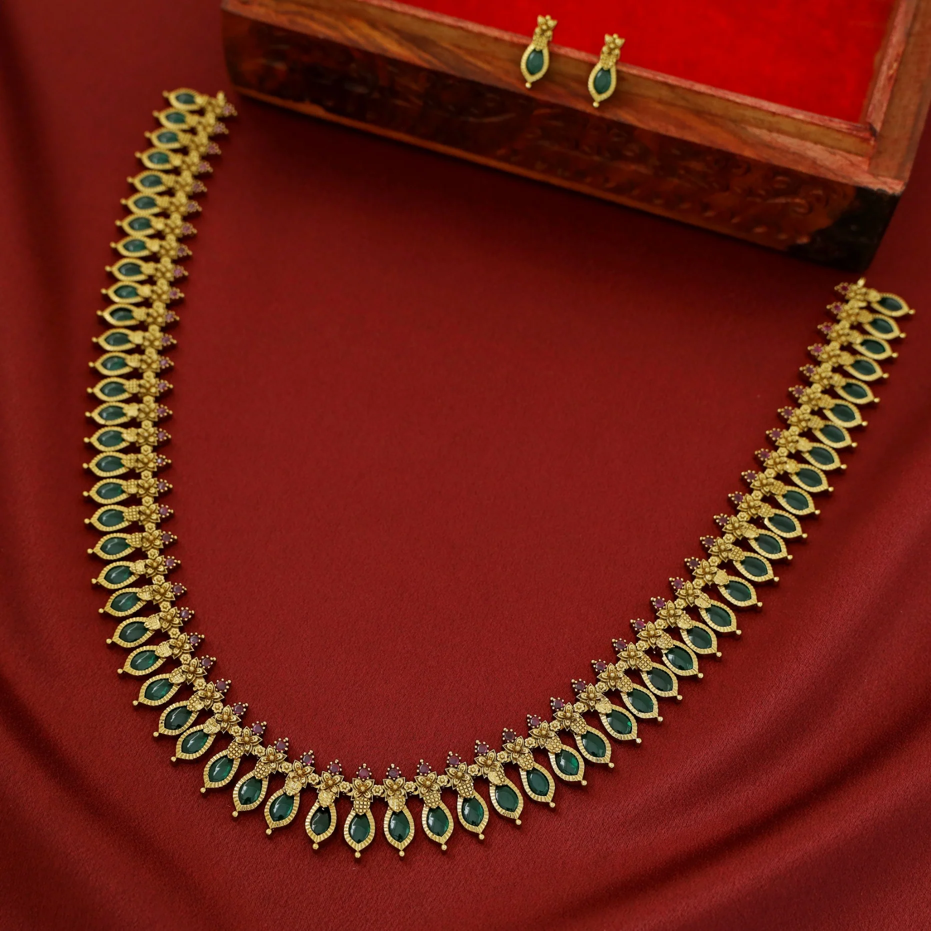 Premium Nagapadam Palakka Long Neckpiece With Earring - Image 4