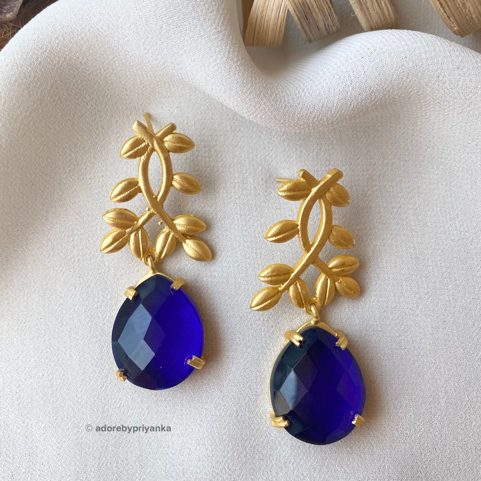 Premium Stone Leaf Claw Earrings - Image 10