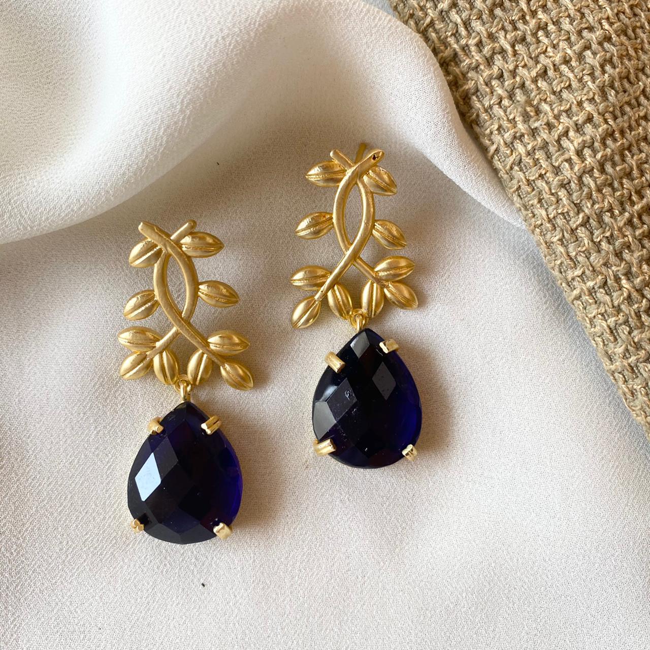 Premium Stone Leaf Claw Earrings - Image 12