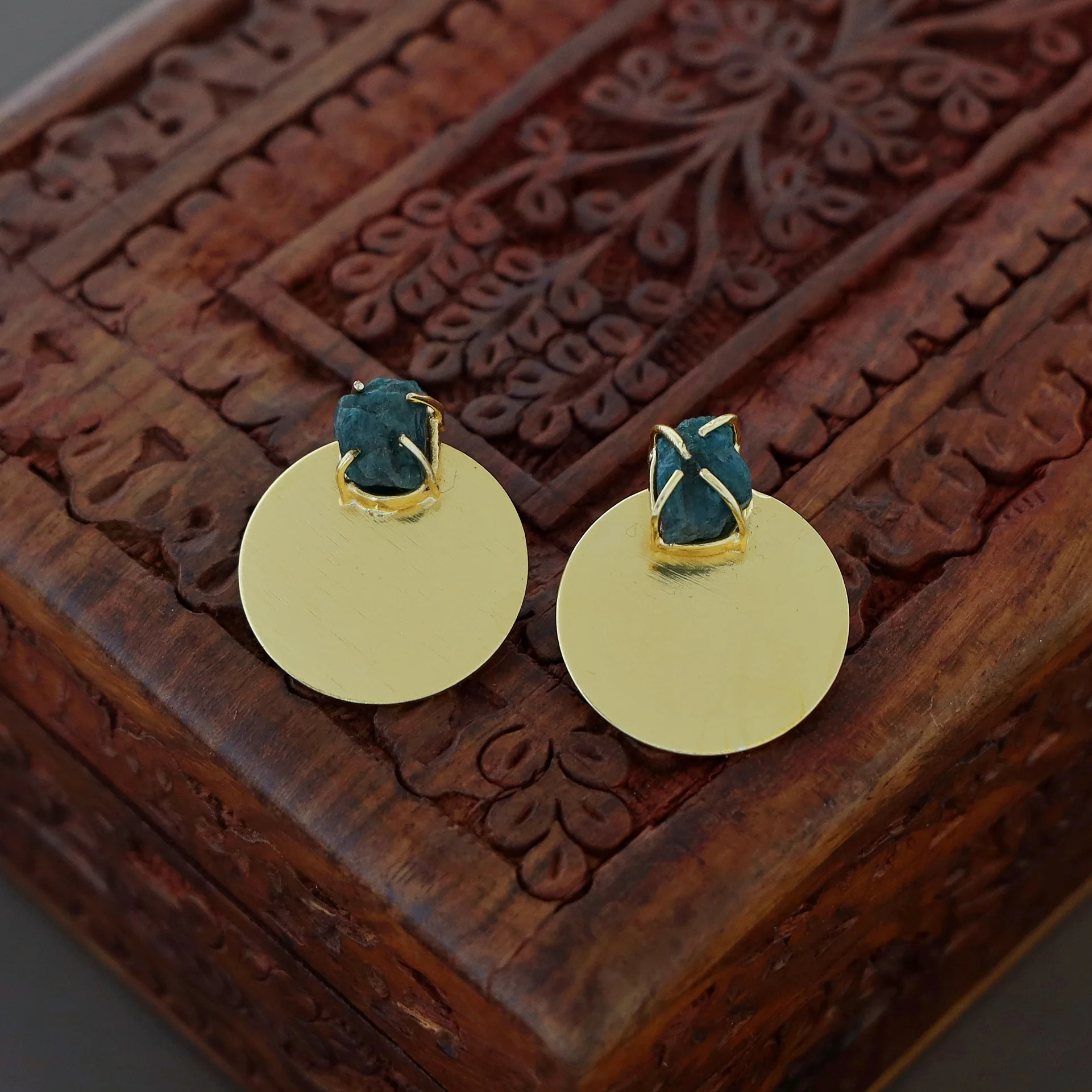 Priscilla Golden Circle Claw Raw Stone Earring - Image 2