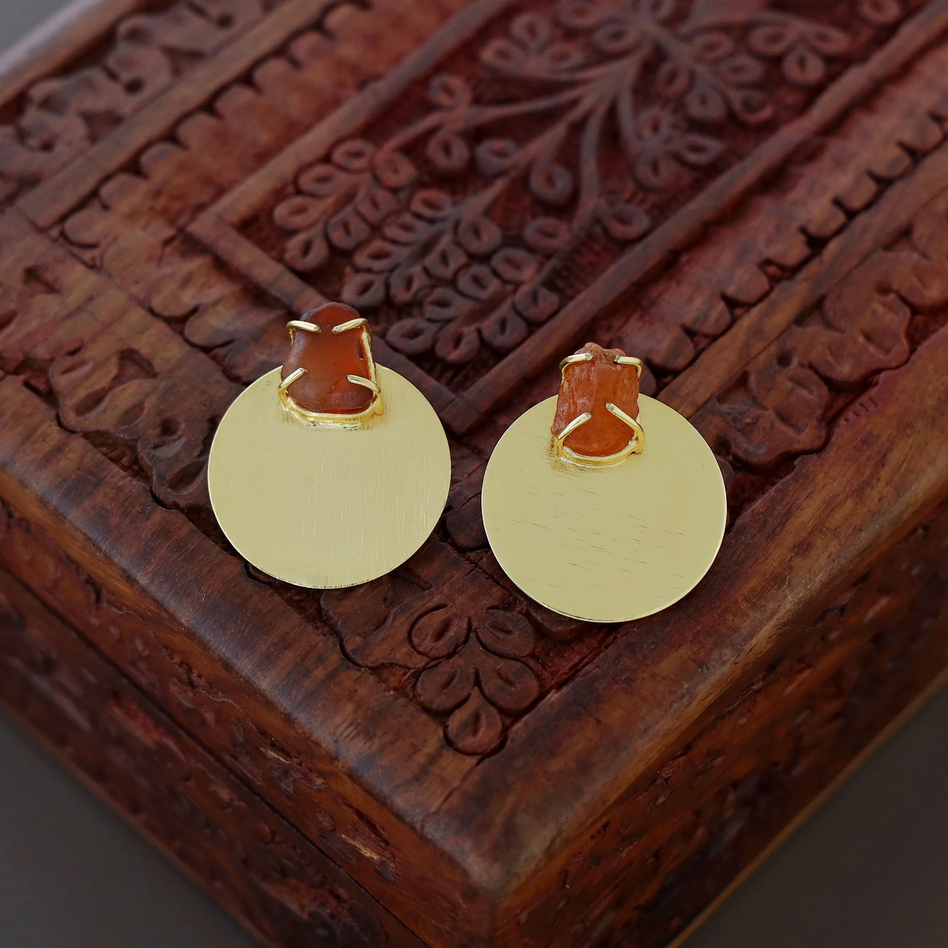 Priscilla Golden Circle Claw Raw Stone Earring - Image 3