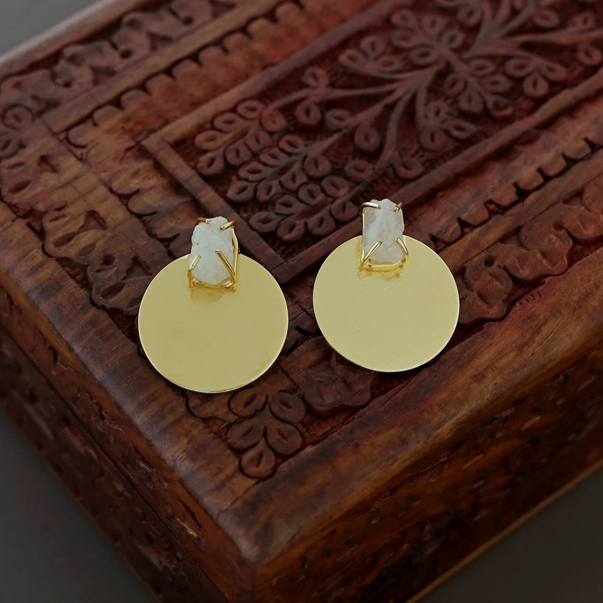 Priscilla Golden Circle Claw Raw Stone Earring - Image 7