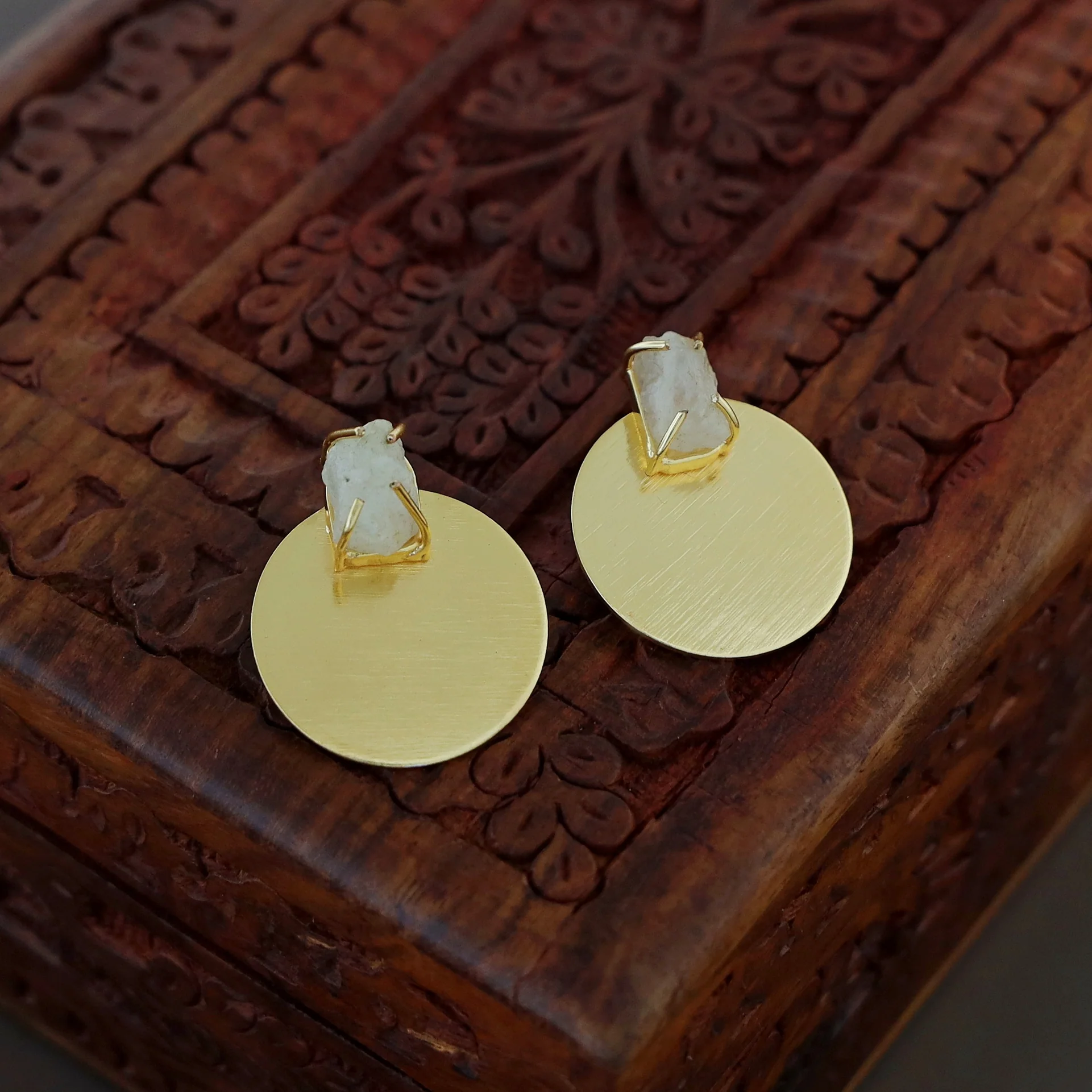 Priscilla Golden Circle Claw Raw Stone Earring - Image 8