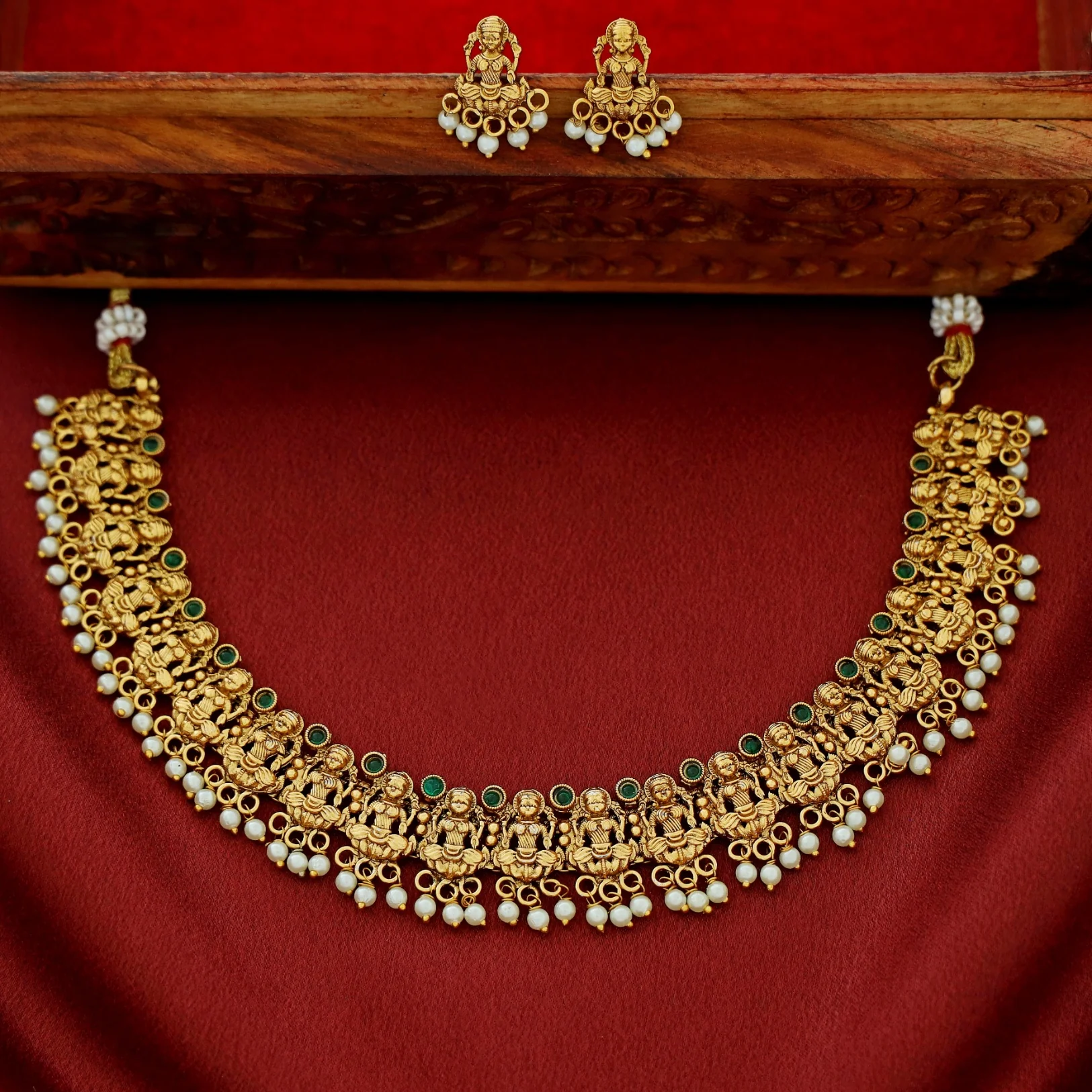 Prisha Devi Pearl Short Neckpiece With Earring - Image 4