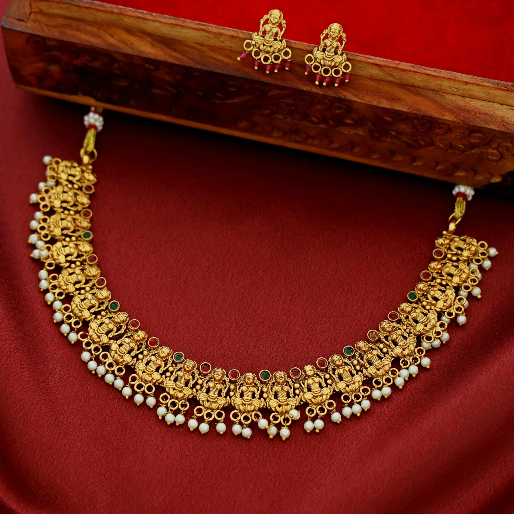Prisha Devi Pearl Short Neckpiece With Earring - Image 5