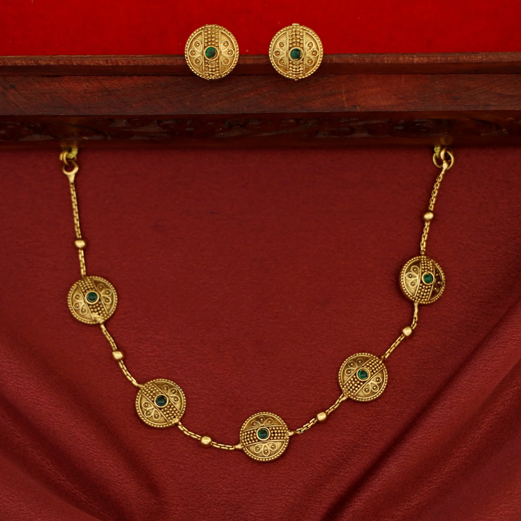 Purna 5 Circle Ball Choker With Stud - Image 3
