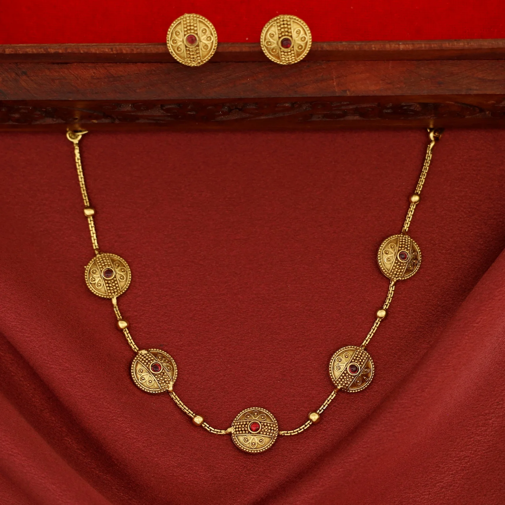 Purna 5 Circle Ball Choker With Stud - Image 4