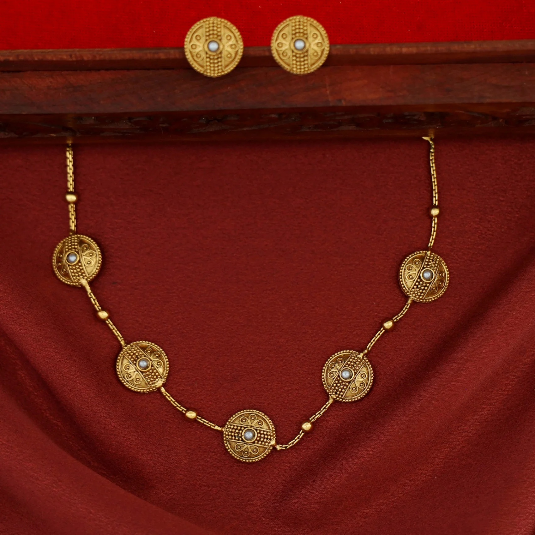 Purna 5 Circle Ball Choker With Stud - Image 5
