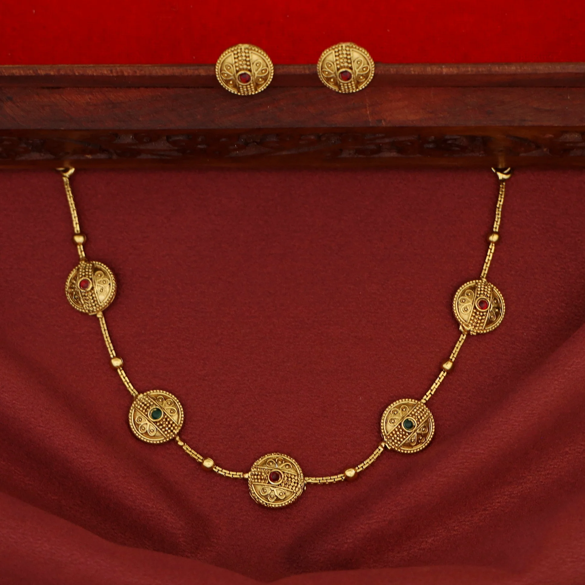 Purna 5 Circle Ball Choker With Stud - Image 7