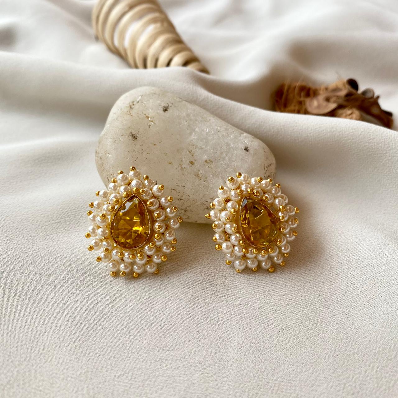 Queen Cluster Pearl Pear Stud - Image 10