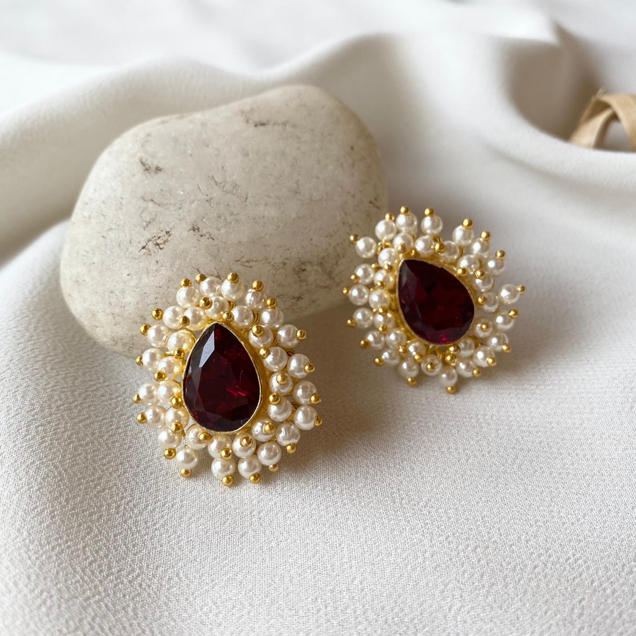 Queen Cluster Pearl Pear Stud - Image 12