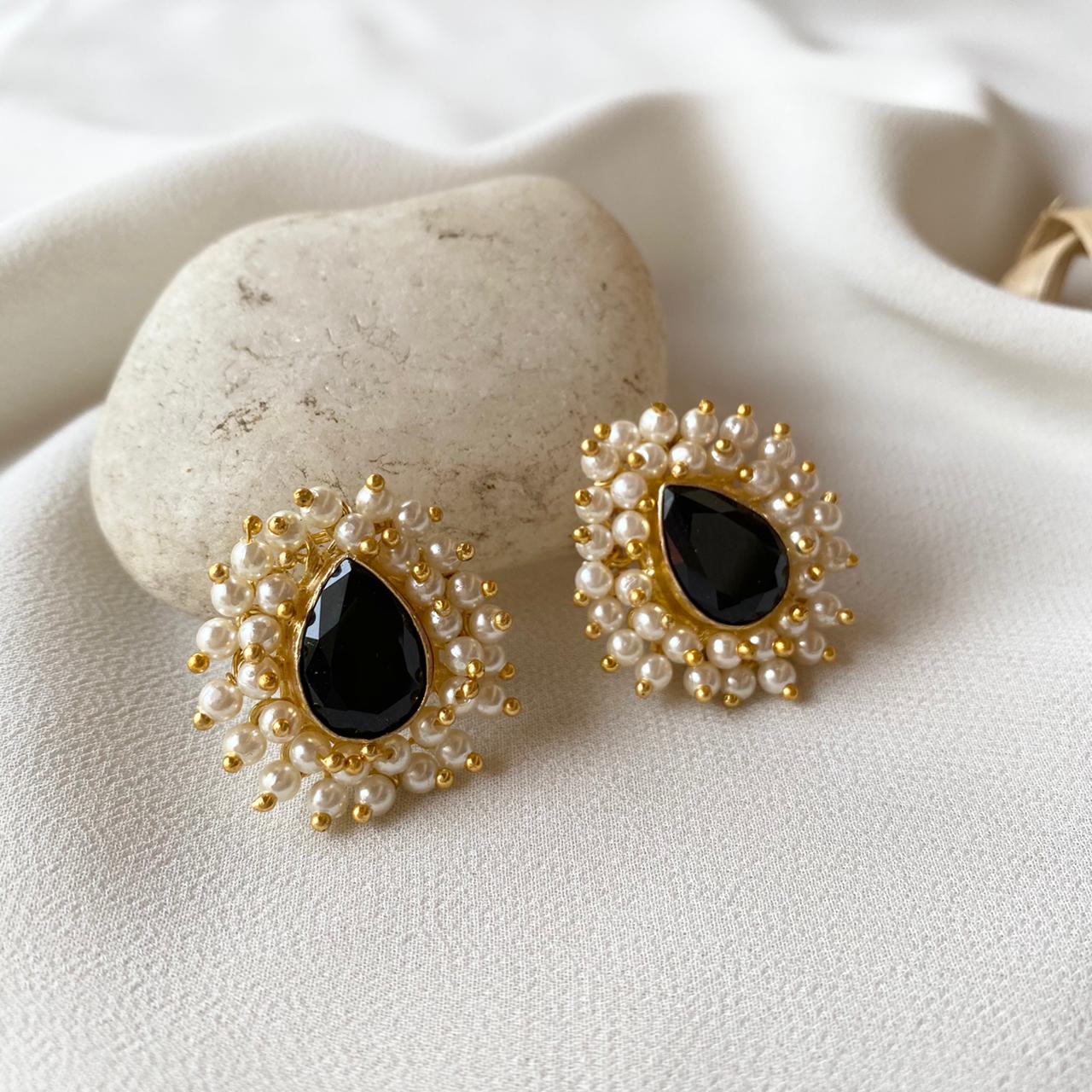 Queen Cluster Pearl Pear Stud - Image 13