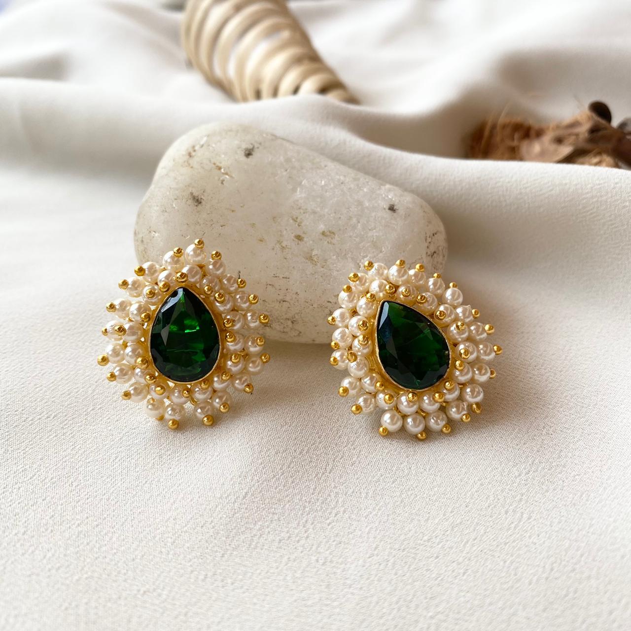 Queen Cluster Pearl Pear Stud - Image 16
