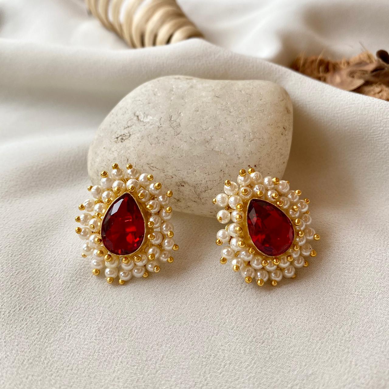 Queen Cluster Pearl Pear Stud - Image 3