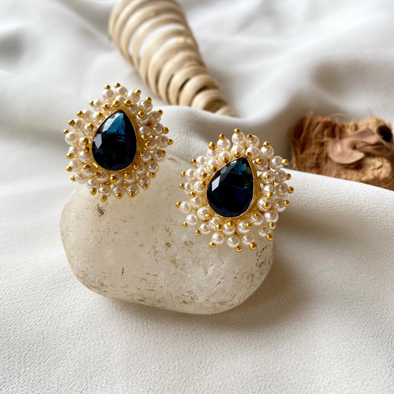 Queen Cluster Pearl Pear Stud - Image 6