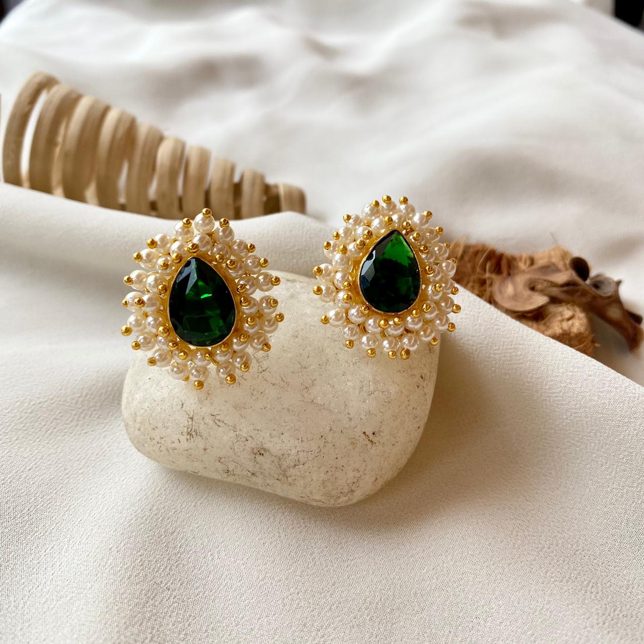 Queen Cluster Pearl Pear Stud - Image 7
