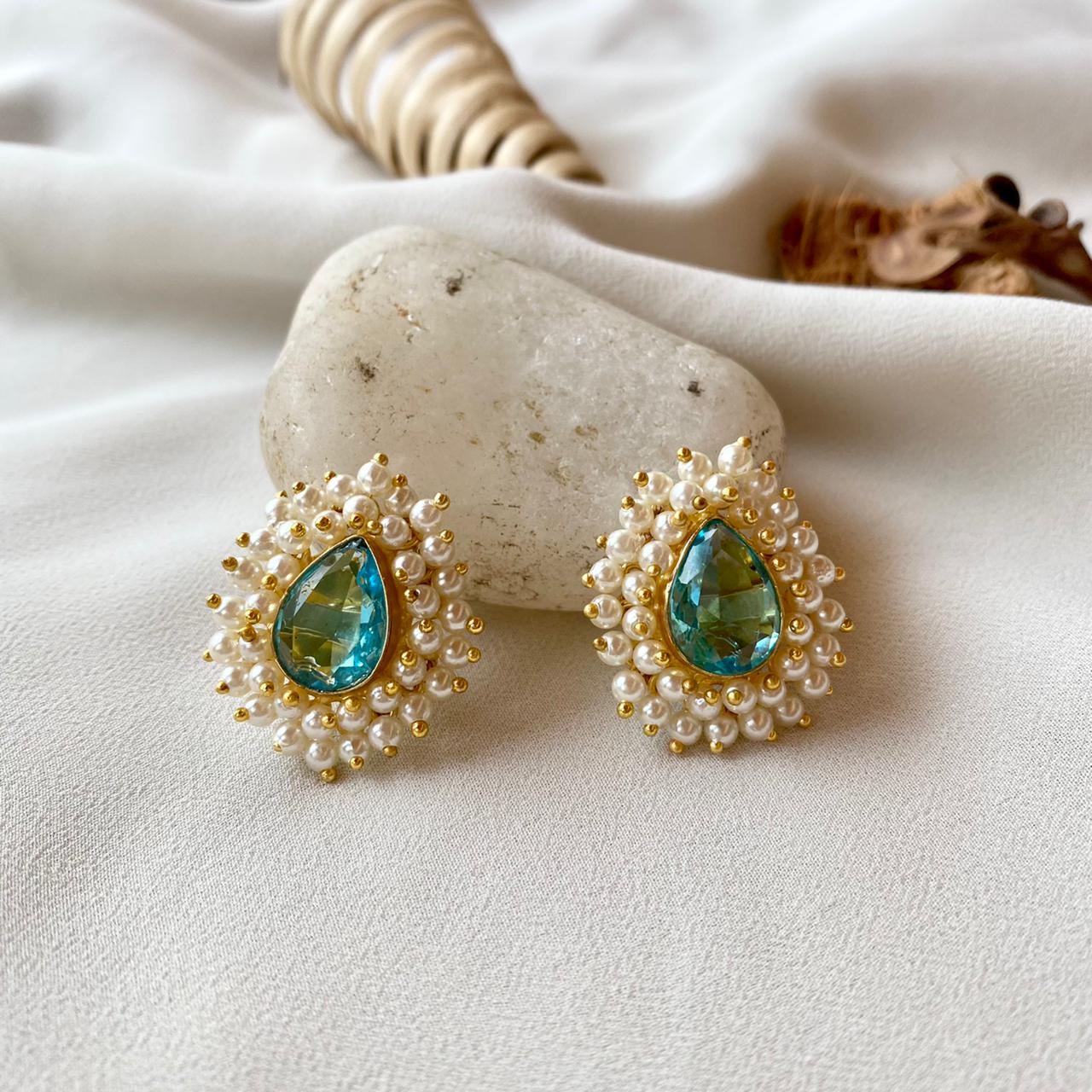 Queen Cluster Pearl Pear Stud - Image 8