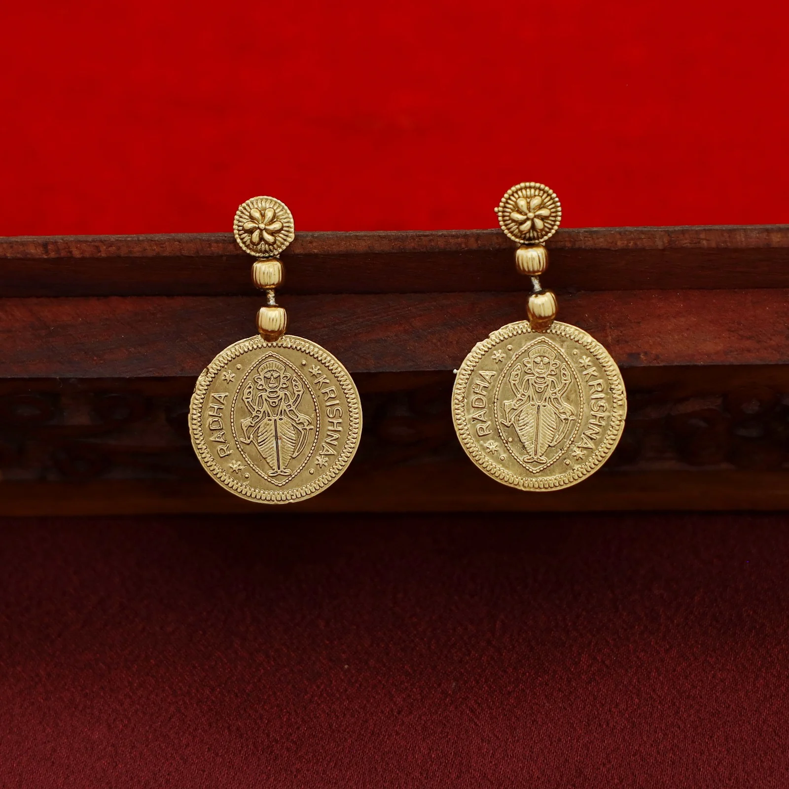 Radha Krishna Reversible 5 Coin Short Neckpiece With Earring - Image 8