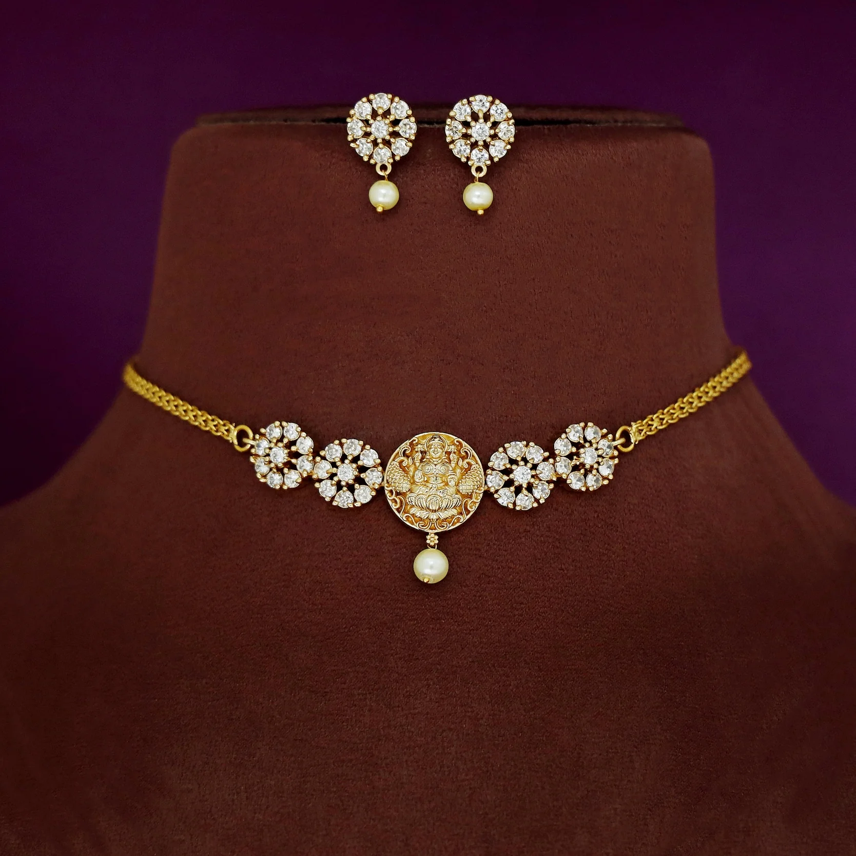 Rageswari Pearl Tetra Flower Choker With Earring - Image 2